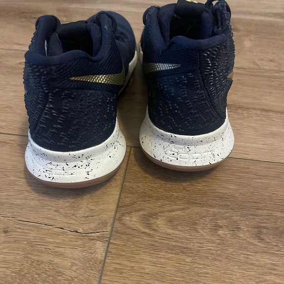 Nike Kyrie 3 Irving basketball shoes men’s size 9 sneakers obsidian gold - Picture 6 of 15
